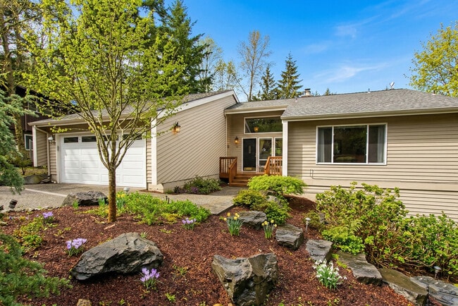 15608 SE 42nd Ct in Bellevue, WA - Building Photo - Building Photo