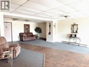 2565 Lauzon Rd in Windsor, ON - Building Photo - Building Photo