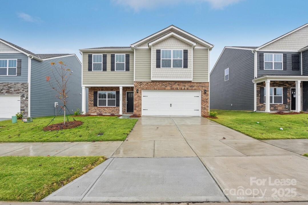 7906 Old Brk Rd in Sherrills Ford, NC - Building Photo