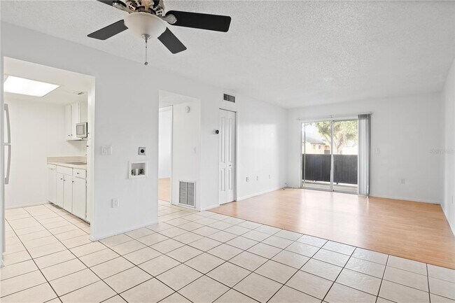 920 N Lake Destiny Rd in Altamonte Springs, FL - Building Photo - Building Photo