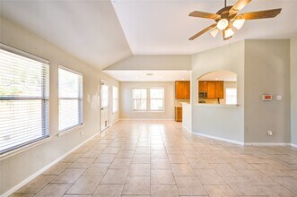 9822 Memorial Crossing Dr in Tomball, TX - Building Photo - Building Photo