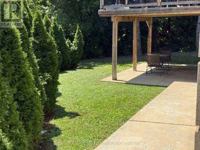 property at 6 Jennifer Ct