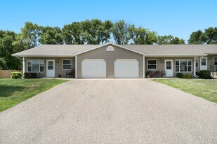 2614 Poetters Cir in Fairmont, MN - Building Photo