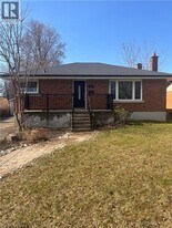 26 Terrance Dr in Brantford, ON - Building Photo