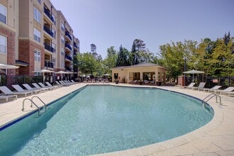 Apartments at The Arboretum in Cary, NC - Foto de edificio - Building Photo