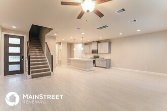 9811 Falling Fern Ln in Houston, TX - Foto de edificio - Building Photo