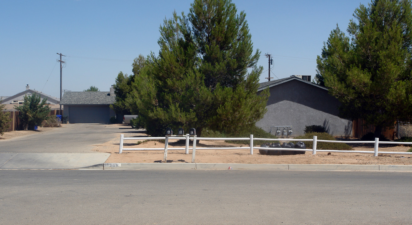 21308 Powhattan Rd in Apple Valley, CA - Building Photo