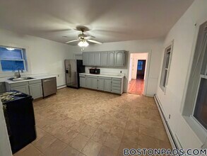 60 Old Common Rd, Unit 1 in Auburn, MA - Foto de edificio - Building Photo