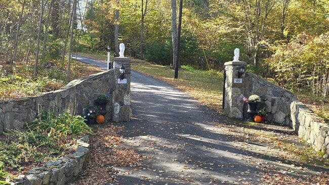 85 Burlingame Rd in Charlton, MA - Building Photo - Building Photo