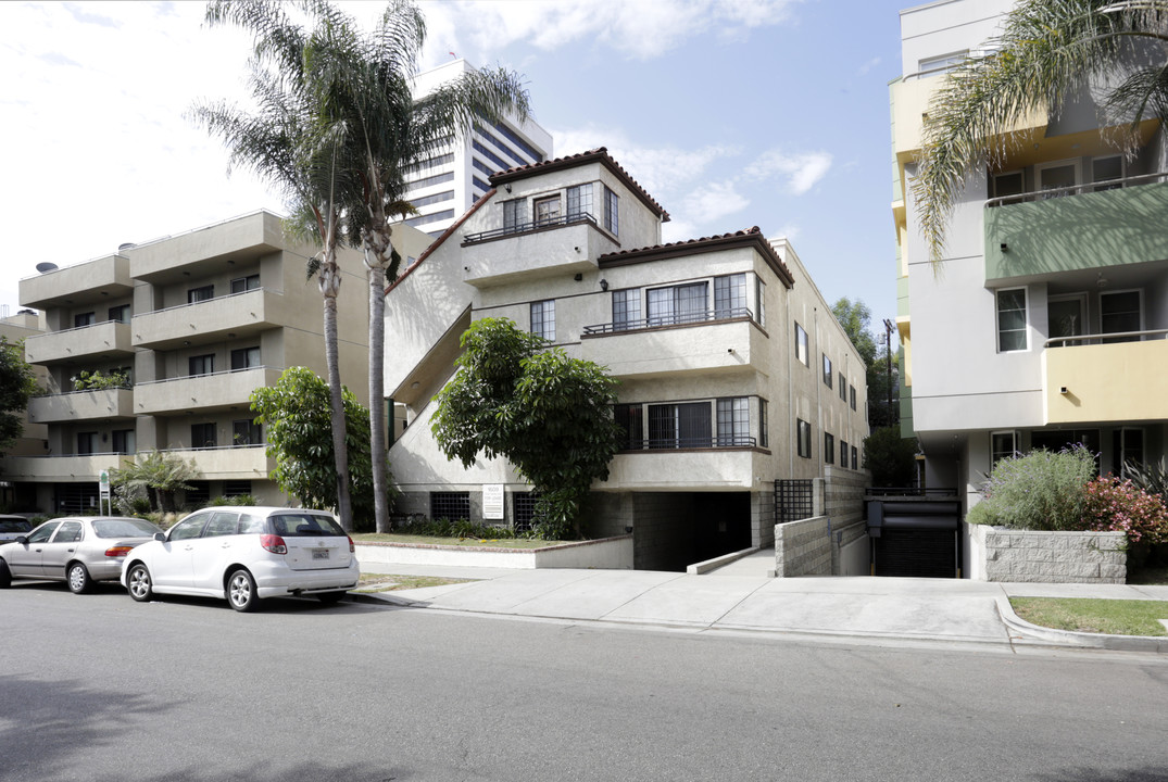 1609 S Bentley Ave in Los Angeles, CA - Building Photo