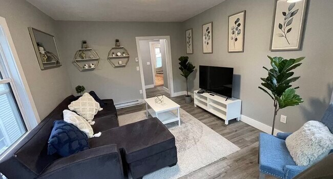 33 Gilman St, Unit 2 in Somerville, MA - Building Photo - Building Photo
