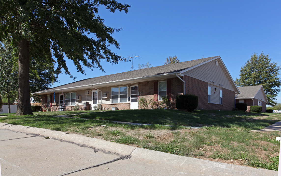 Smithville Properties in Smithville, MO - Building Photo