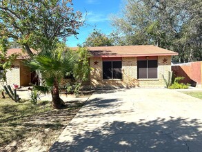 608 Sesame Ln in Laredo, TX - Building Photo - Building Photo