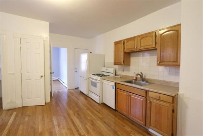 117 Harvard St, Unit 2 in Cambridge, MA - Building Photo - Building Photo