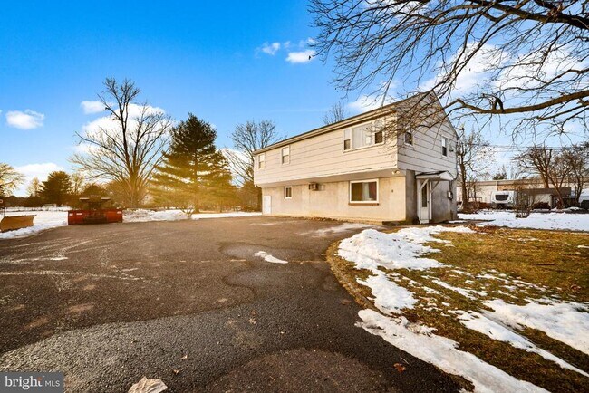 842 Bethlehem Pike in Line Lexington, PA - Building Photo - Building Photo