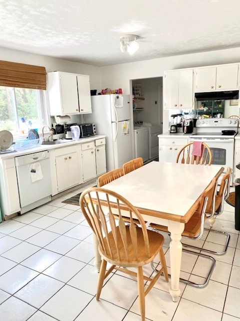 42 Patricia Ln in South Setauket, NY - Foto de edificio - Building Photo