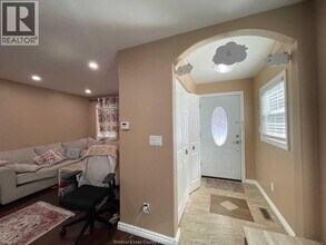 330 Elliott St W in Windsor, ON - Building Photo - Building Photo