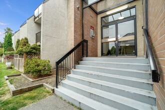 Carlton Park Gardens in Richmond, BC - Building Photo - Building Photo