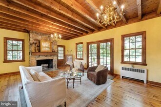 5200 Prestwick Dr in Fairfax, VA - Building Photo - Building Photo