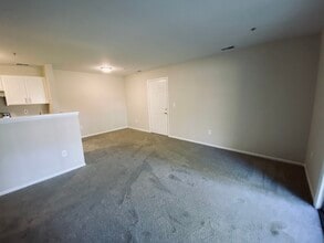 Whispering Hills Apartments in Warren, NJ - Building Photo - Building Photo