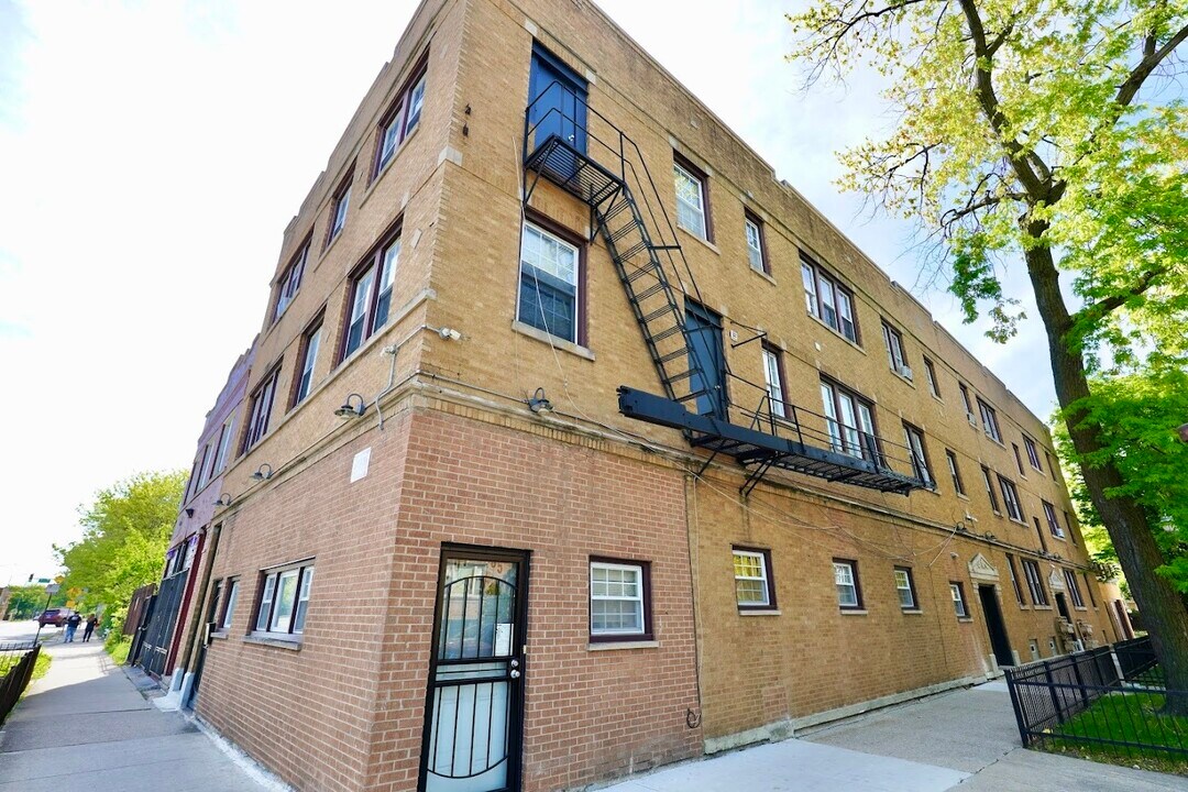 6707 S Artesian Ave in Chicago, IL - Building Photo