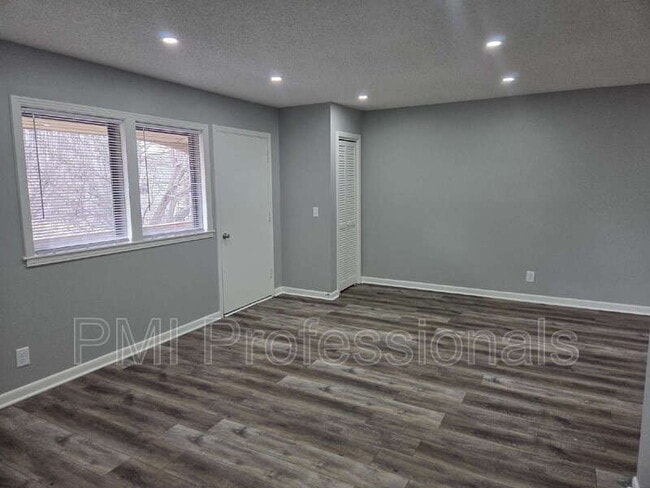 property at 2929 Selena Dr