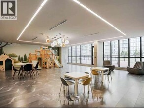 4055-4055 Parkside Village Dr in Mississauga, ON - Building Photo - Building Photo