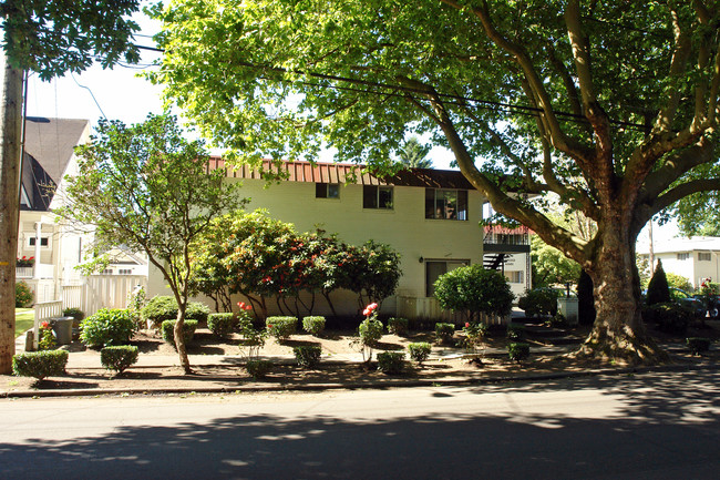 Hancock Court Apartments in Portland, OR - Foto de edificio - Building Photo