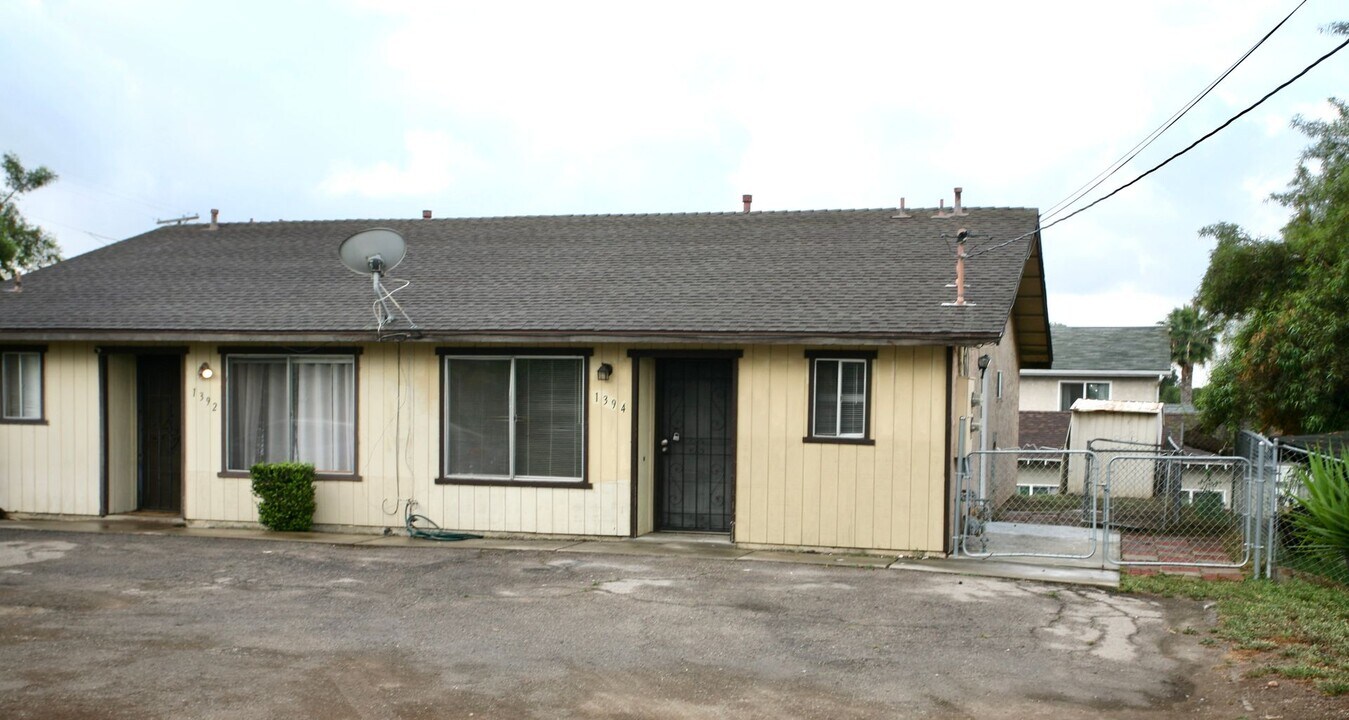 1392 Helix St in Spring Valley, CA - Building Photo