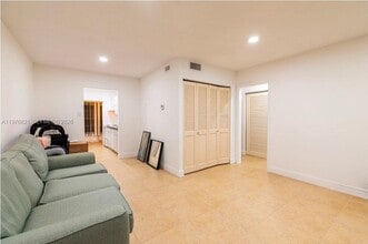 7300 NW 4th Pl in Margate, FL - Building Photo - Building Photo