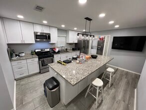 469 W 2nd St in Azusa, CA - Building Photo - Building Photo