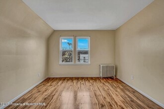 402 Scott St in Wilkes-Barre, PA - Building Photo - Building Photo