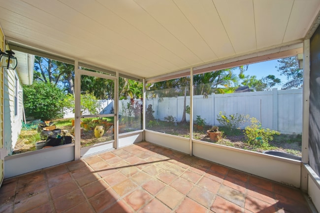 2007 Mandalay Ct in Oldsmar, FL - Foto de edificio - Building Photo