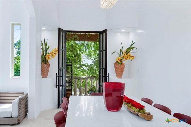 property at 513 Persimmon Trail