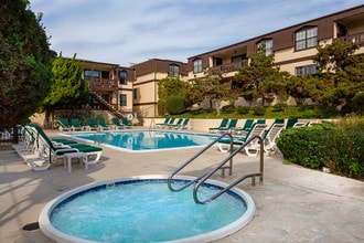 Peppertree Apartments in Hermosa Beach, CA - Foto de edificio - Building Photo