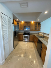 3350 SW 25th St in Miami, FL - Building Photo - Building Photo