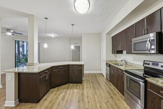 Lantower Westshore in Tampa, FL - Building Photo - Building Photo