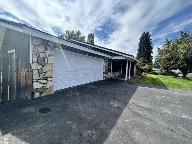 property at 3949 Rio Vista Way