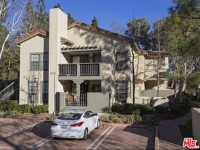 973 Westcreek Ln in Thousand Oaks, CA - Building Photo - Building Photo