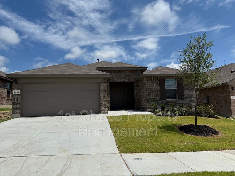 9456 Mint Hill Dr in Fort Worth, TX - Building Photo