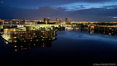 18151 NE 31st Ct in Aventura, FL - Foto de edificio - Building Photo