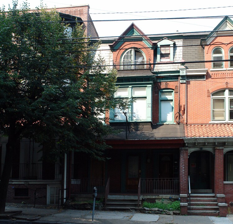 817 W Linden St in Allentown, PA - Foto de edificio