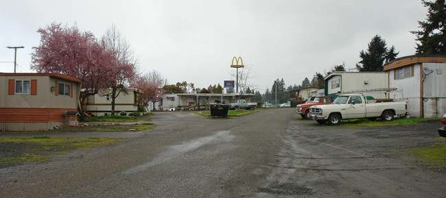 Mobile Haven Trailer Park in Sutherlin, OR - Foto de edificio - Building Photo