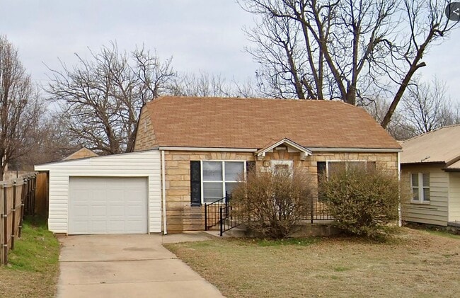 property at 1609 SW B Ave