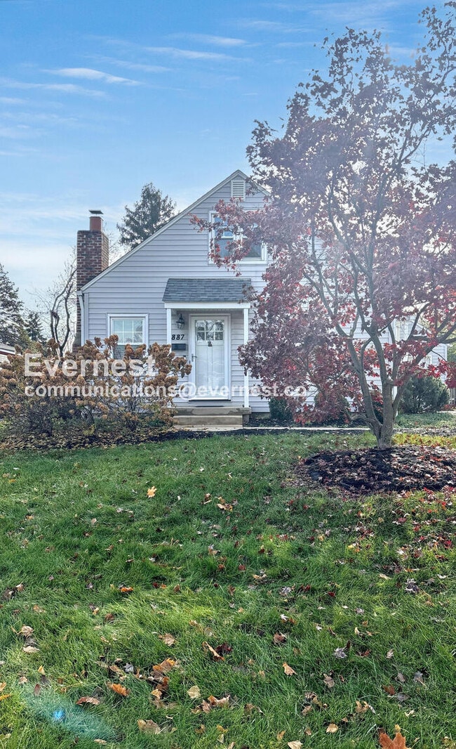 property at 887 W 10th Ave