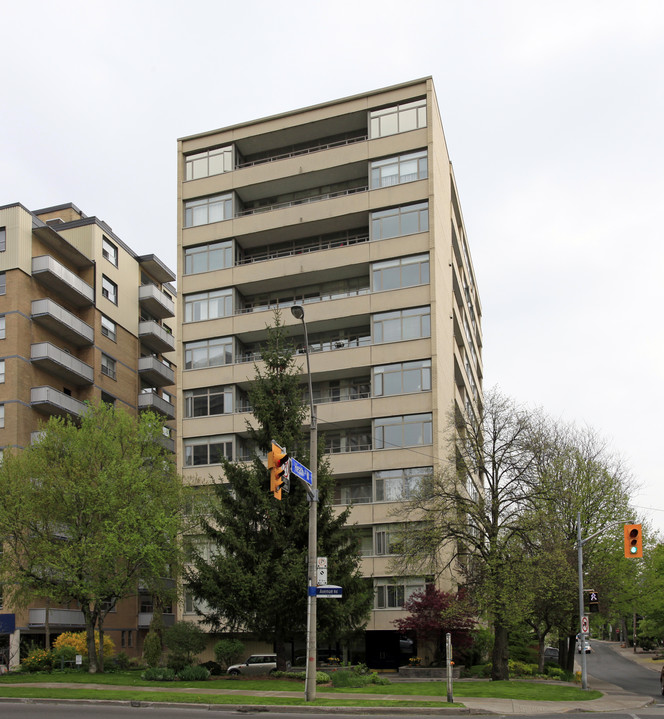 Avonheath Apartments in Toronto, ON - Building Photo