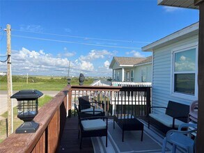 77 Santar Loop in Surfside Beach, TX - Foto de edificio - Building Photo