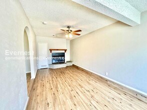 6315 Silvery Moon Dr in Dallas, TX - Building Photo - Building Photo