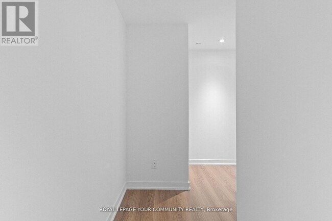 319-3319 Jarvis St in Toronto, ON - Building Photo - Building Photo