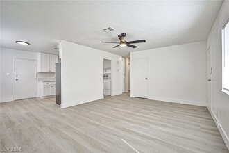 3481 S Myrtle Ave in Las Vegas, NV - Building Photo - Building Photo